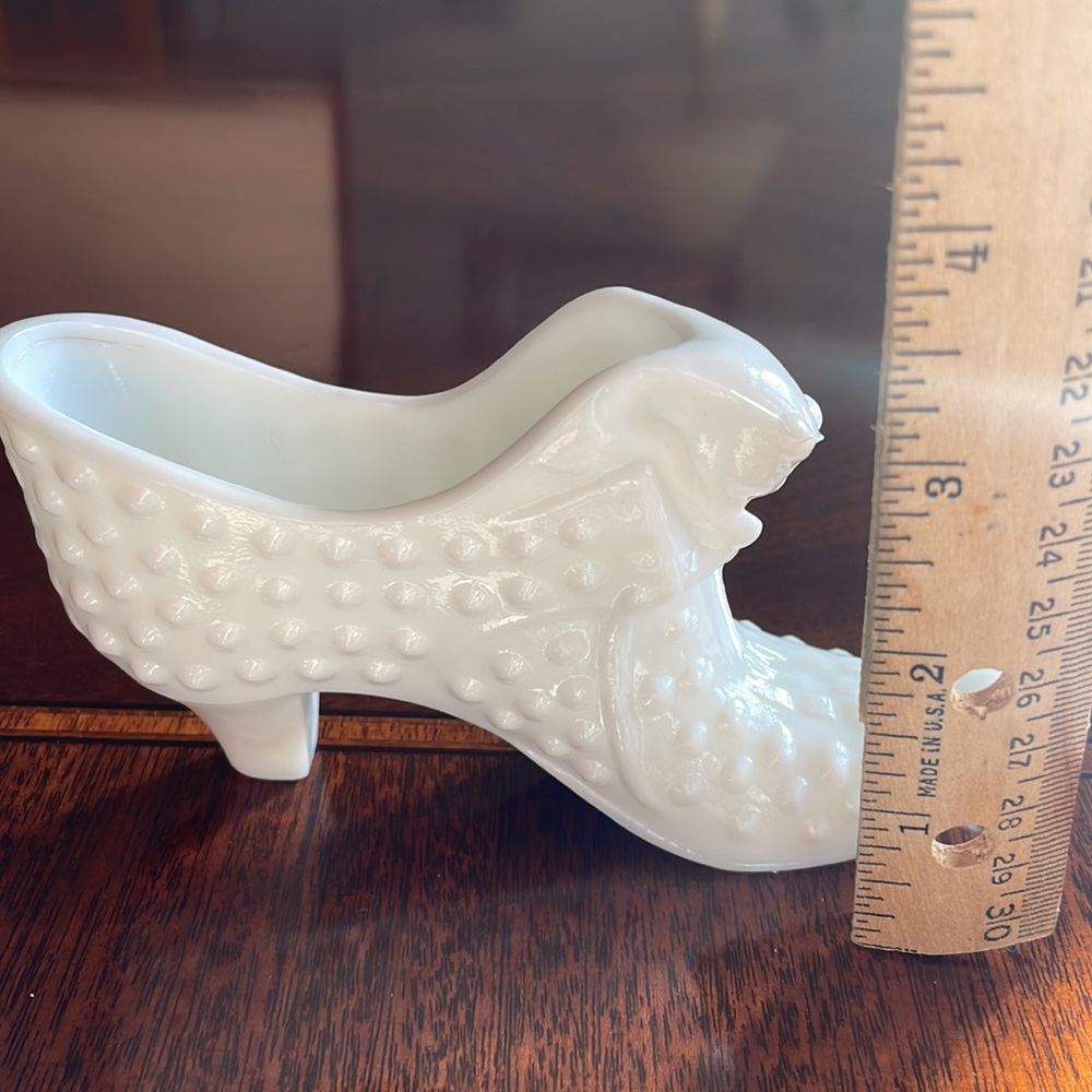 Fenton hobnail milk glass cat head slipper. - Picture 9 of 9